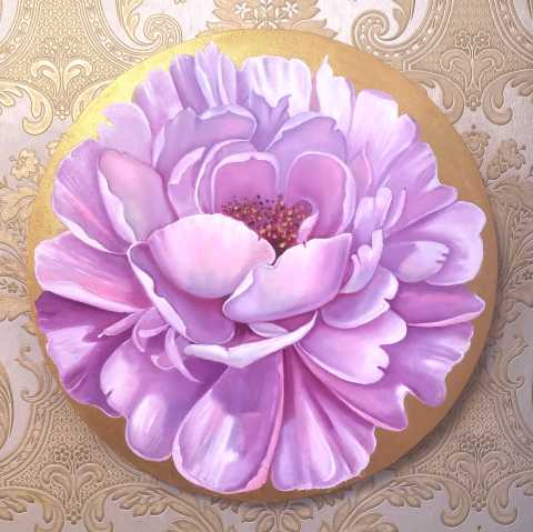 Розовый пион на золотом фоне