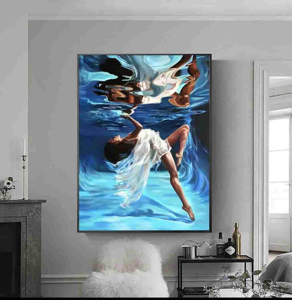 Большая картина над диваном