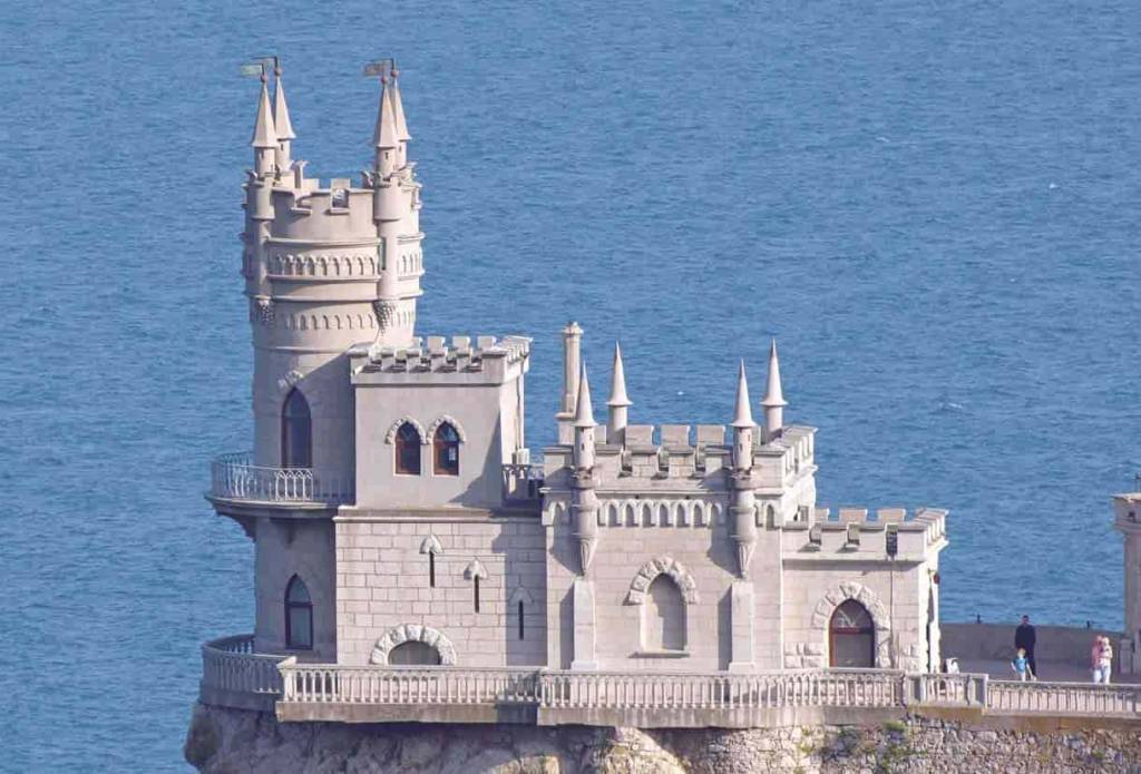 Дворец-замок «Ласточкино гнездо» (Ялта)Дача Стамболи (Феодосия)Воронцовский дворец (Ялта)