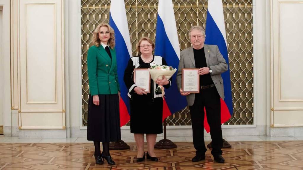 Татьяна Голикова награждает деятелей искусства